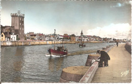 LES SABLES D'OLONNE (85) La Jetée Et La Tour D'Arundel (2 Scans)  CPSM  PF - Sables D'Olonne