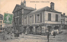 BRIONNE - L'Hôtel De Ville - Autres & Non Classés