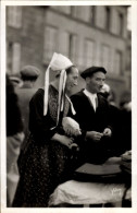 CPA Plougastel Daoulas Finistère, Bretagne, Frau Und Mann In Trachten - Costumes