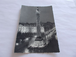 PARIS 75 LA PLACE VENDOME ET LA RUE DE LA PAIX VUE DE NUIT CARREFOUR MONDIAL DE LA MODE - Markten, Pleinen