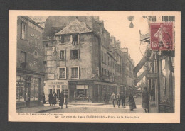 UN COIN DU VIEUX CHERBOURG / PLACE DE LA REVOLUTION  F217 - Cherbourg