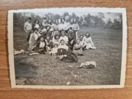 19564.   Fotografia D'epoca Gruppo Persone In Posa Donna Che Fa Corna Ad Uomo Aa '20 Italia - 9x6 - Anonymous Persons