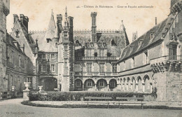 MAINTENON : LE CHATEAU - COUR ET FACADE MERIDIONALE - Maintenon