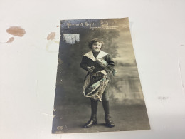 1er Avril, Poisson D’avril, Enfant, Fille Ou Garçon Avec Un Poisson D’avril. Je Vous Envoie Ces Poissons Comme Gage D’af - 1 April (aprilvis)