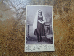 CDV  Carte Photo  Antique  /  Kabinetfoto  /  CDV Photo Card { 6,3 Cm X 10,3 Cm } - Anciennes (Av. 1900)