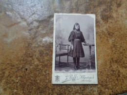 CDV  Carte Photo  Antique  /  Kabinetfoto  /  CDV Photo Card { 6,3 Cm X 10,3 Cm } - Alte (vor 1900)