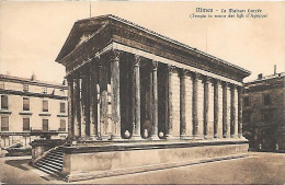 30 Nimes  La Maison Carrée - Nîmes