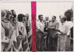 Foto Persfoto - Maldegem - Overwinning In De Zeskamp , Beker Voor Lucien Geiregat - Ca 1980 - Non Classés