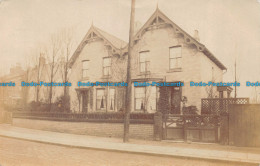 R156763 Old Postcard. Twin House - World