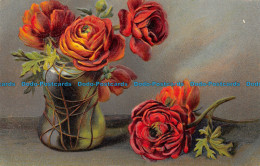 R157255 Old Postcard. Roses In Vases - World