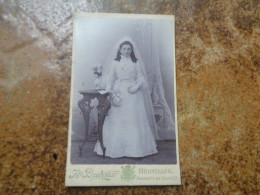 CDV  Carte Photo  Antique  /  Kabinetfoto  /  CDV Photo Card { 6,3 Cm X 10,3 Cm } - Ancianas (antes De 1900)