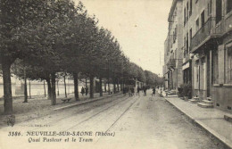 NEUVILLE SUR SAONE Quai Pasteur Et Le Tram RV - Neuville Sur Saone