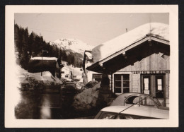 Jolie Photographie Mürren, Voitures Automobiles Devant Le Bureau Des Guides, Citroën 2CV, Suisse Oberland 1964 10x7cm - Lugares