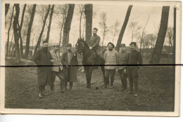 Carte Photo. CPA. PAS DE CALAIS .D62. ACQ. Soldats Qui Posent Pour La Photo. Cheval . ARTOIS. Hiver 1914 - Autres & Non Classés
