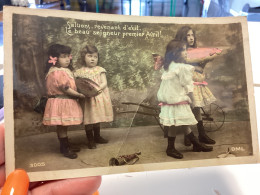 1er Avril Saluons, Revenant D'exil, Le Beau Seigneur Premier Avril Poisson D’avril, Enfants Avec Poisson Fille - 1° Aprile (pesce Di Aprile)