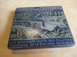 Boite Métallique  Ancienne /Pharmacie/Pastilles De CAUTERETS/Gorge Et Bronches/Hautes Pyrénées/Mi-XXéme  BFPP323 - Boîtes