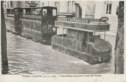 CARTE POSTALE 9CM/14CM ORIGINALE ANCIENNE : TRAMWAY PASSANT QUAI DE PASSY PARIS INONDE JANVIER 1910 ANIMEE PARIS (75) - Tramways