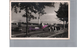 OUISTREHAM RIVA BELLA 14 - Vue De L'Avant Port Phare Animé Bateau Voilier 1951 Carte Petit Format - Ouistreham