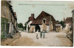MAGNAC BOURG  La Place  Ancien Grenier D'abondance Des Rohans - Autres & Non Classés