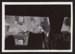 Jolie Photographie Prise De L'intérieur D'une Voiture, Mortola Menton, Frontière Italienne Bar La Grotta Août 1950 - Auto's