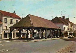 95 - Luzarches - La Halle - Automobiles - CPM - Voir Scans Recto-Verso - Luzarches