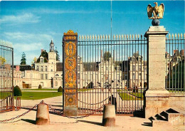 77 - Fontainebleau - Palais De Fontainebleau - Les Grilles Napoléoniennes (1810) - Façade Principale Du Château Et Cour  - Fontainebleau