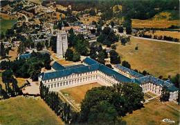 27 - Le Bec Hellouin - Vue Panoramique Sur L'Abbaye Et Le Village - Vue Aérienne - CPM - Voir Scans Recto-Verso - Otros & Sin Clasificación