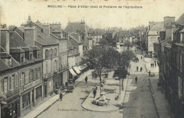 MOULINS  Place D' Allier (dos) Et Fontaine De L'Agriculture Animée Commerces RV - Moulins