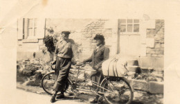 Photo Ancienne -  Cyclisme -  Couple Avec Leur Tandem . - Ciclismo