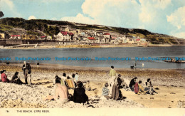 R157385 The Beach. Lyme Regis. Dearden And Wade - Monde
