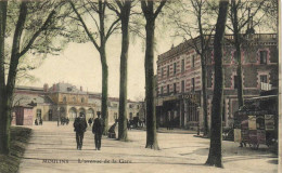 MOULINS  L' Avenue De La Gare  Animée  Pub Maisons Recommandées Colorisée  RV  Ambulant Moulins à Macon - Moulins