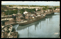 * CPSM * ROCHEFORT * CARGOS AU PORT * BATELLERIE * PENICHES * COLORISEE * EDIT. GABY ARTAUD * 1962 - Rochefort