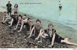 RARE  85 LES SABLES D'OLONNE AU SORTIR DU BAIN - Sables D'Olonne