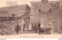 EN AUVERGNE ARRIVAGE DU LAIT AU BURON - Otros & Sin Clasificación