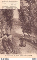 EN AUVERGNE DANS LE CHEMIN CREUX L'ATTENTE - Sonstige & Ohne Zuordnung