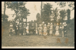 * CP PHOTO * TROUPE DE THEATRE * GROUPE DE PERSONNES DEGUISES * MUSICIENS * PAYSANS * PIERROT - Théâtre