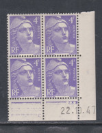 France N° 718 X  Gandon 4 F. Violet Clair En Bloc De 4 Coin Daté Du 22 . 10 . 47 ;  3 Points Blancs Trace Char., TB - 1940-1949