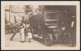 Jolie Photo Autour D'un Véhicule à Identifier, Autobus Omnibus Bus Car Autocar Années 20? Voiture Auto 11,4x7,1 Cm - Coches