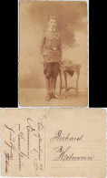Foto  Soldatenportrait Neben Kleinen Tisch 1918 Privatfoto - Personnages