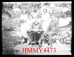 Une Grande Famille à La Campagne à Identifier - Plaque De Verre En Négatif - Taille 89 X 119 Mlls - Glass Slides