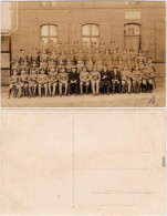 Ansichtskarte  Soldaten, Offiziere Vor Dienstwohnung 1917  - War 1914-18