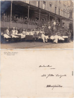 Ansichtskarte  Soldaten In Rollstühlen Und Betten Vor Dem Lazarett 1917  - War 1914-18