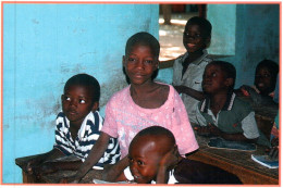 CPM - MALI - Scène D'enfants à L'école - Photo B.&JP.Artaud - Edition Asso. - Mali