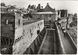 35. Gf. SAINT-MALO. Les Remparts. 45 - Saint Malo