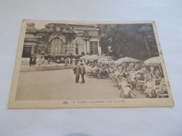 VICHY  ( 03 Allier )  LE CASINO  LES TERRASSES  TRES ANIMEES 1931 - Vichy