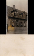 Foto  Hausfassade Mit Menschen Am Fenster 1918 Privatfoto  - Unclassified