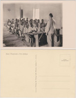 Ansichtskarte  Unterricht - Missionar - Ostafrika 1930  - Vestuarios