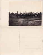 Ansichtskarte  Soldaten Auf Pferden Vor Dem Dorf 1917  - Guerre 1914-18