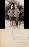 Ansichtskarte  Portrait Von Zwei Grimmigen Soldaten 1917 Privatfoto - Personajes