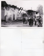 Ansichtskarte  Feuerwehr Im Einsatz Beim Löschen Eines Brandes 1965 Einsatz - Zu Identifizieren